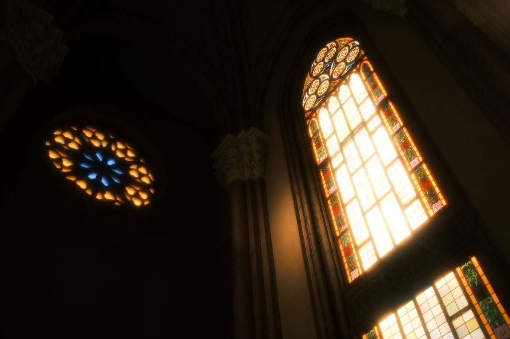 Intérieur gothique d'une cathédrale avec vitraux, évocation du patrimoine de Saint-Denis