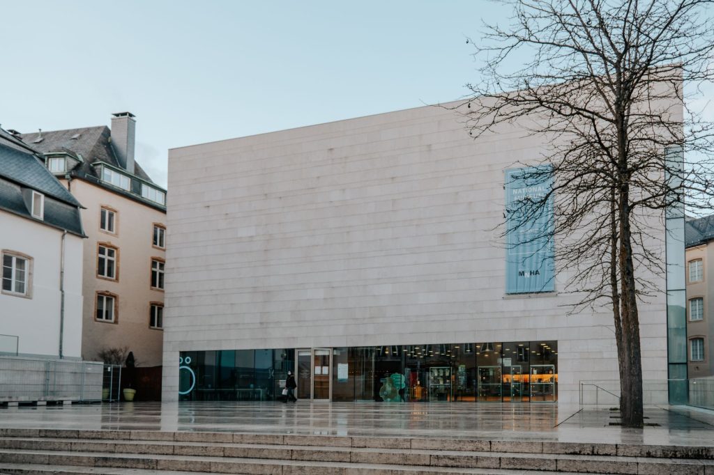 Bâtiment de musée d'art contemporain, équipement culturel emblématique
