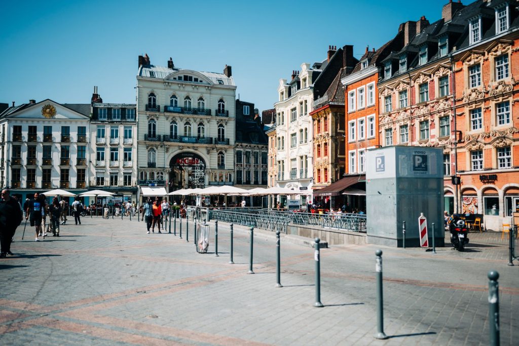 Rue commerçante et animée du centre de Lille
