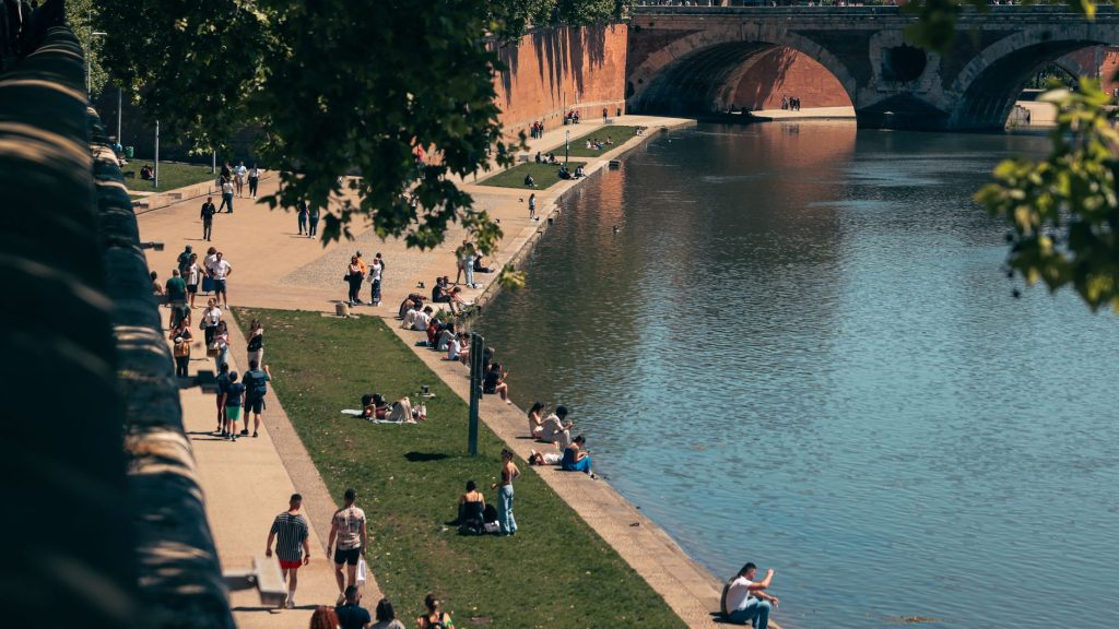 Quartier résidentiel et espace vert à Toulouse