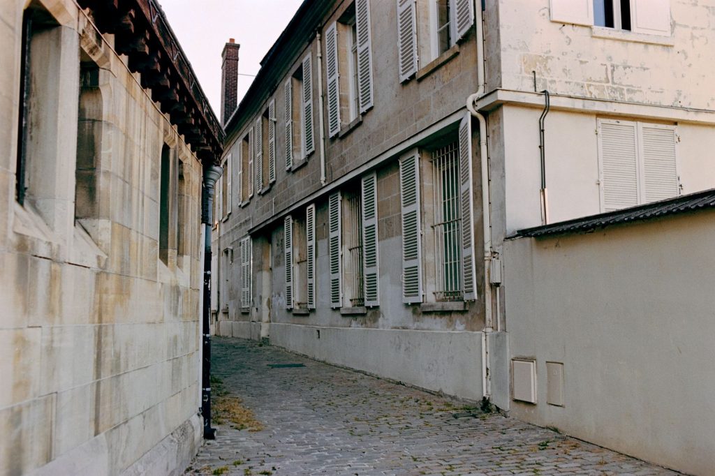 Rue du centre ancien de Pau dans le Bearn