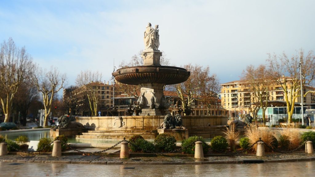 Les Jardins de la Fontaine à Nîmes, parc historique au pied de la Tour Magne