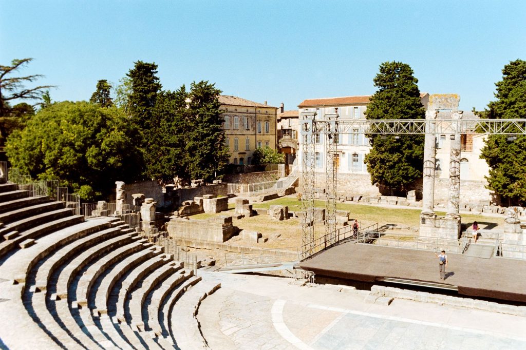 La Maison Carrée de Nîmes, temple romain au cœur de la ville