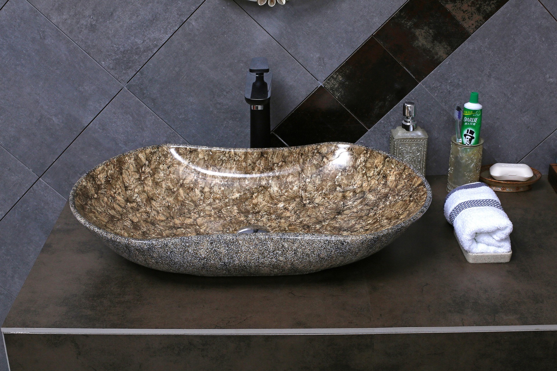 Vasque en pierre : le choix naturel pour une salle de bain authentique et durable