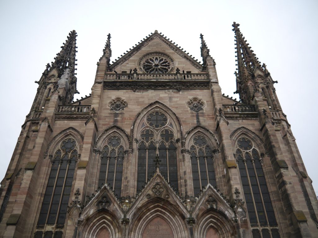 Le temple Saint-Étienne de Mulhouse, édifice néogothique en grès au centre-ville