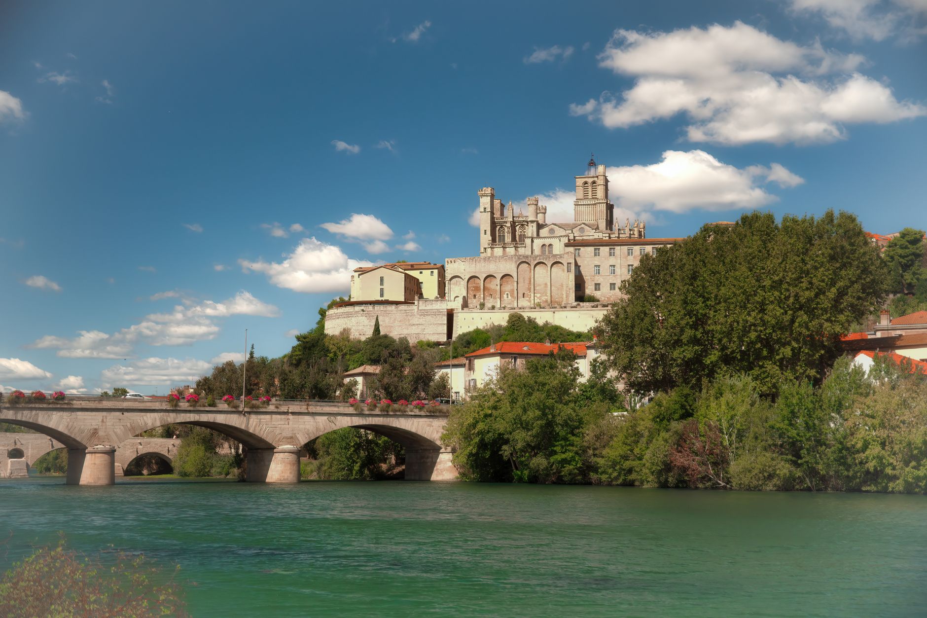 Vivre à Béziers : avantages et inconvénients au quotidien