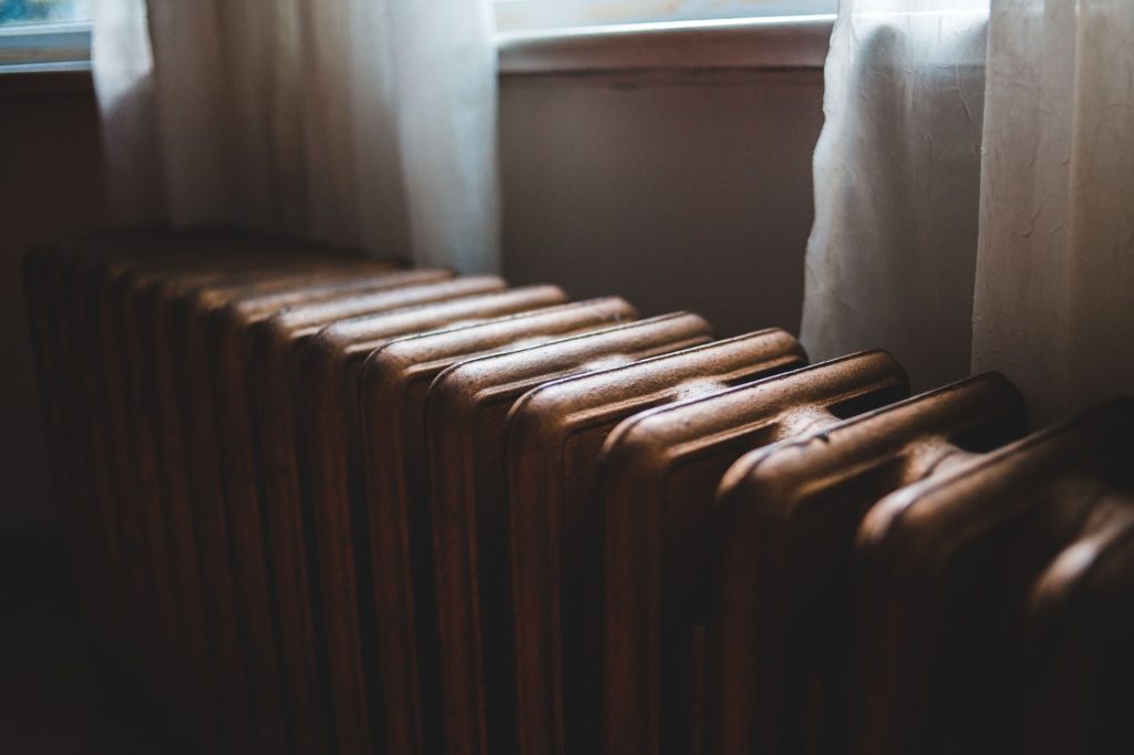 Radiateur et régulation de chauffage dans un logement