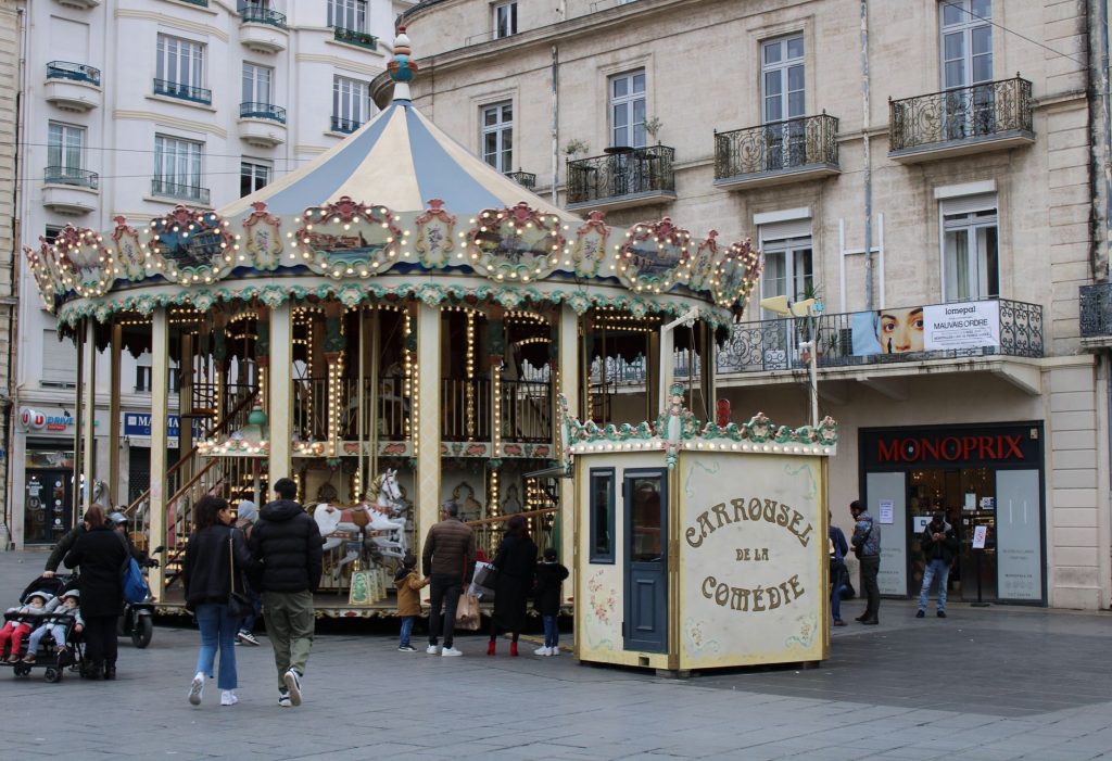 Place de la Comedie et immeubles de caractere au coeur de Montpellier