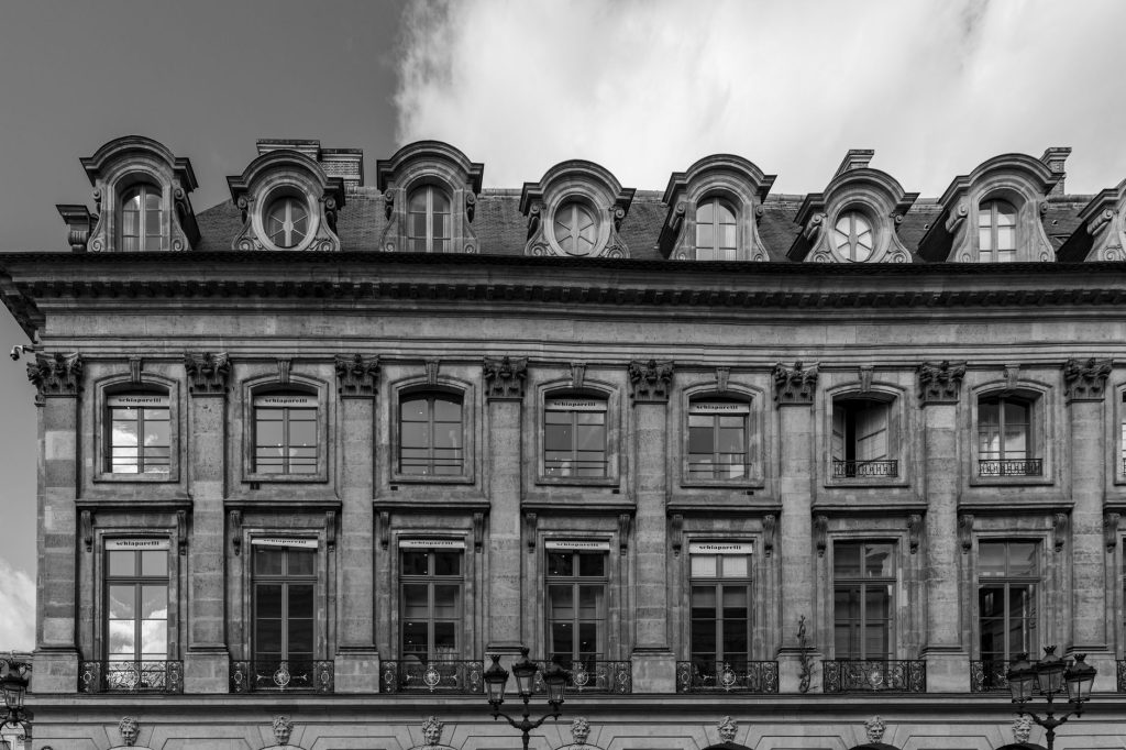 Façade en pierre de tuffeau typique du Val de Loire