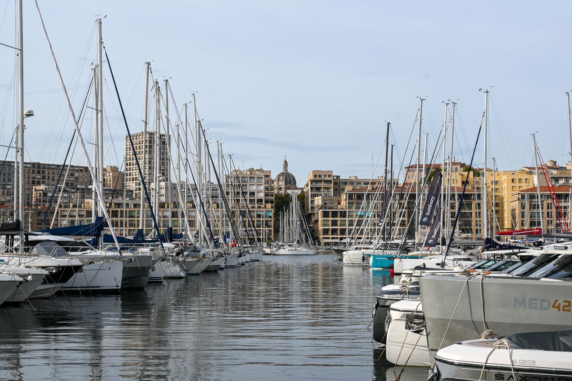 Le Vieux-Port de Marseille avec ses bateaux et ses façades anciennes