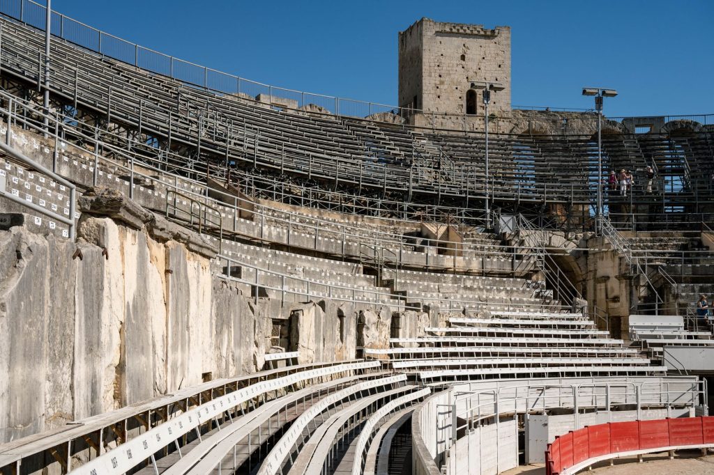 Amphithéâtre romain de Nîmes, référence patrimoniale du marché immobilier local