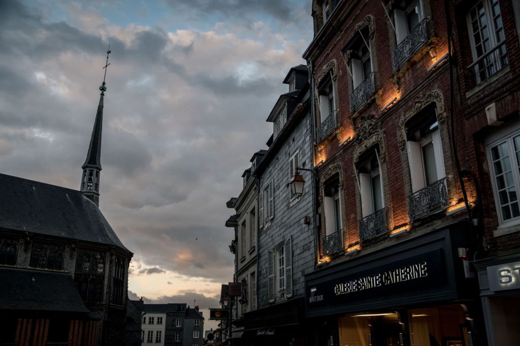 Vue urbaine de Saint-Étienne, ville de patrimoine industriel dans la Loire